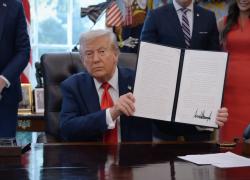 Trump abbassa dazi dal 25 al 15% su auto giapponesi e promette ai capi delle Big Tech: "Imporrò tariffe consistenti su semiconduttori"