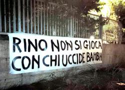 Israele-Italia, lo striscione di protesta contro il genocidio a Gaza sotto casa di Gattuso: “Rino, non si gioca con chi uccide bambini”