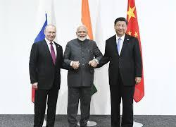 Tianjin, il vertice SCO e l’Eurasia che sfida l’Occidente: Xi, Putin e Modi stringono il nuovo ordine globale, mentre noi guardiamo altrove