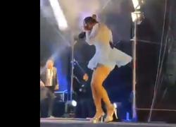 Perù, la cantante Susana Alvarado colpita in faccia da un drone durante un concerto, le colleghe glielo sfilano dai capelli e la soccorrono - VIDEO