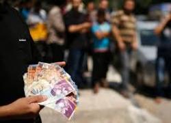 Gaza, blocco del contante da parte di Israele: banconote introvabili e commissioni fino al 40% "affamano famiglie palestinesi"