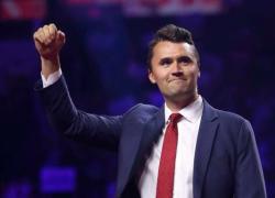 Charlie Kirk assassinato in diretta: il simbolo di un’America divisa, in bilico tra odio ideologico e crisi democratica