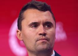 Omicidio Charlie Kirk, dubbi su identità killer, potrebbe non essere Tyler Robinson, generale Scollo: "Chi ha sparato è cecchino esperto"