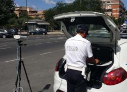 Furbetta della ZTL pizzicata con la targa taroccata a nastro: tentava il colpaccio in centro a Roma