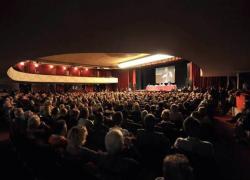 Teatro Manzoni di Milano, stagione teatrale 2025/2026 con prosa contemporanea, comicità, musica, magia e spettacoli per tutta la famiglia