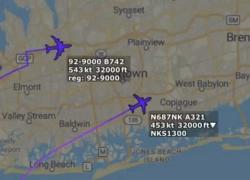 Usa, Air Force One con a bordo Trump verso Londra sfiora collisione con Spirit Airlines sopra NY, piloti aereo di linea avvisati di cambiare rotta – VIDEO