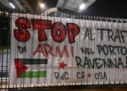 Porto di Ravenna, fermati dai camalli due container di esplosivi e armi diretti in Israele, sindaco: "Non siamo complici del genocidio a Gaza"