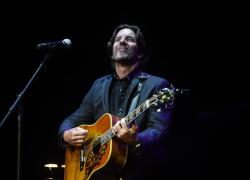 Addio a Brett James, morto a 57 anni in un incidente aereo in Carolina del Nord il cantante country vincitore di un Grammy Award nel 2005