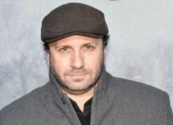 Addio a Brad Everett Young, morto a 46 anni in un incidente stradale l'attore di  'Grey's Anatomy', ucciso da auto contromano a Los Angeles