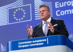 Accordo libero scambio Ue-Indonesia in chiave "anti-Trump", Sefcovic: "Abolito il 98% dei dazi, risparmio di 600 mln€ l'anno"