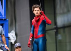 Glasgow, acrobazia finita male per Tom Holland sul set  di "Spider-Man: Brand New Day", commozione cerebrale e pausa dalle riprese