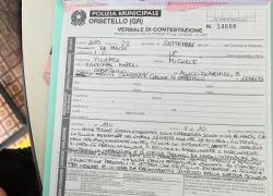 Orbetello, padre aspettava a piedi la figlia sulle strisce davanti alla scuola: multato di 27€ per sosta irregolare; il genitore: "Senza parole"