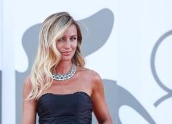 Beatrice Venezi, orchestra Fenice contro nomina direttrice al Teatro: "Curriculum non all'altezza", sindaco di Venezia Brugnaro: "Giusto puntare su giovani"