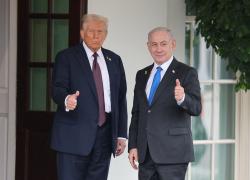 Gaza, la “pace” fantasma e illusoria di Trump e Netanyahu: nella Striscia si continua a morire mentre il mondo applaude