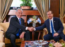 Israele, presidente Herzog valuta grazia per Netanyahu nel processo per corruzione, opposizioni: "Colpo allo Stato di diritto"
