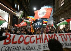 Flotilla abbordata, continua la protesta a Genova con presidi e varchi portuali chiusi, bloccata la città