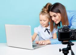Baby influencer, il disegno di legge bipartisan per evitare i social ai minori fino all'età di 15 anni