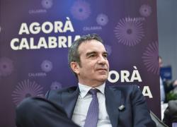 Roberto Occhiuto (cdx) riconfermato presidente della regione Calabria con il 57,26%, staccato Tridico (csx) al 41,26%, Tajani: "Successo di FI"