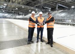 Olimpiadi invernali Milano Cortina 2026, ministro Abodi in visita nei padiglioni di speed skating e di hockey durante i lavori: "Laboriosità e ingegno"