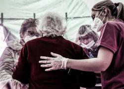 Novara, donna risarcita da Rsa per €5mila: non poté dare l’addio al marito morto nel 2021 durante Covid, tribunale: “Danno da mancato commiato”