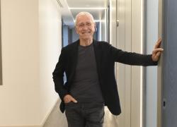 Addio a Paolo Sottocorona, morto il meteorologo “antiallarmista” e conduttore televisivo volto di La7, aveva 77 anni
