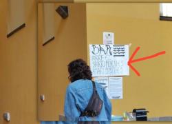 Università Statale di Milano occupata, esposto cartello choc con bevanda “sbirri morti” a 3€ fuori da “bar abusivo”, Lega: “Uno scempio”