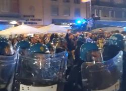Bologna, scontri al corteo "Viva 7 ottobre" dei Giovani Palestinesi: idranti e manganellate contro manifestanti, 3 attivisti fermati - VIDEO