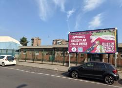 Italia Unita una possibile sorpresa alle elezioni politiche del 2027, a Torino i manifesti: "Sanzioni alla Russia = inflazione"