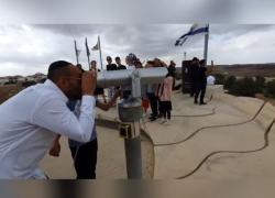 Il GdI a Sderot, dal voyeurismo con le gite collettive al telescopio al costo di 5 shekel con carta di credito per guardare Gaza rasa al suolo dopo bombardamenti Idf - VIDEO REPORTAGE
