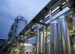 Istat, produzione industriale in calo ad agosto: -2,7% su base annua; farmaceutico +16%, fornitura energia elettrica, gas e vapore -13,5%