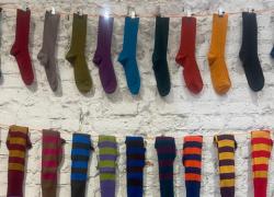 E’ wine in the city, bollicine in vetrina nel quadrilatero della moda. Ops, via Montenapoleone transennata per il remake del "Diavolo Veste Prada"… e non solo. Cin Cin, sopra le righe, da Gallo, 