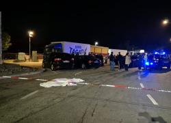 Pescara, 60enne uccisa a colpi di pistola dall'ex marito davanti al nipote 12enne, l'uomo arrestato dopo essersi barricato in un bar