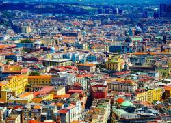 Giovane donna violentata da immigrato nordafricano irregolare in pieno centro a Napoli, salvata da turista francese - la lettera della mamma su Fb 