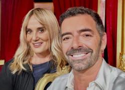 Raffaella Longobardi è conosciuta soprattutto come inviata e opinionista di alcune trasmissioni Rai, in primis La vita in diretta, uno dei più grandi successi televisivi condotto con classe da Alberto Matano