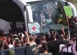 Cisgiordania, Israele libera oltre 1900 prigionieri palestinesi ma impone rigide condizioni per impedire alle loro famiglie di festeggiare
