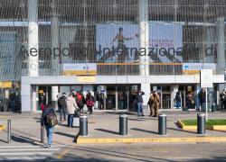 Per "fumo in stiva" atterraggio d'emergenza a Napoli di aereo Wizzair partito da Sharm per Roma; 246 a bordo, anche reporter del vertice per Gaza