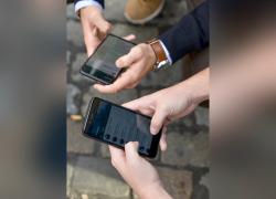 Chat Control, rinvio a dicembre della votazione in Ue: sorveglianza di massa su sms privati sospesa per mancanza di accordo tra Stati membri
