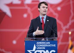 Attentato Kirk, Usa revocano visti a 6 stranieri per aver "deriso" la morte, Trump proclama 14 ottobre "giornata del ricordo" dell'attivista