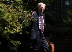 Scacco a Bolton, la figura chiave della politica estera americana finisce sotto accusa: incriminato per "trasmissione di informazioni sensibili"