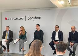 Cybex e Altroconsumo, i risultati dell'indagine; 32% dei genitori non usa correttamente i seggiolini, il 57% non allaccia la cintura dei figli