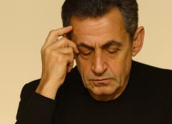Sarkozy in carcere in isolamento con un'ora d'aria al giorno, avrà una piccola tv, una sciarpa, una piastra da cucina e 2 libri: Il conte di Montecristo e la biografia di Gesù