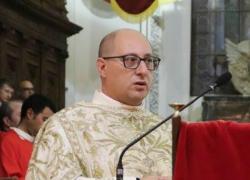 Gela (CL), parroco accoltellato all'addome da 26enne, sacerdote fuori pericolo: l'aggressore entrato in chiesa "per confessarsi", arrestato
