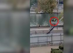 Furto al Louvre, arrestati 2 dei 4 ladri, pregiudicati e specializzati in colpi su commissione, stavano scappando per il Mali e l'Algeria
