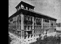Roma. 100 gli anni del super condominio di via Nicotera 29: brindisi in cortile, fra palme e banani