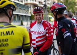 Montecarlo, il Principe Alberto II percorre il percorso a cronometro della Vuelta a España 2026