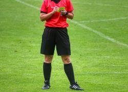 Arrestato arbitro corrotto che inventava espulsioni e rigori nei campionati primavera per far vincere scommesse