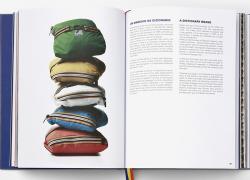 Sessant’anni di K-Way iconica cerata anti-vento da portare ripiegata compatta e da allacciare alla cintura