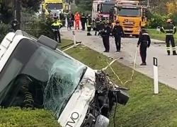 Piavon di Oderzo (Treviso), incidente tra bus di studenti e auto: 15 ragazzi feriti, morto autista 85enne del Suv, guidava con patente scaduta - VIDEO