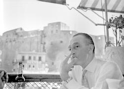 Totò e Napoli, una mostra racconta il legame simbiotico e inscindibile tra la città e l'artista con documenti d'epoca, foto, video e testimonianze 