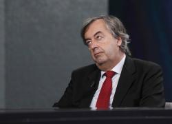 Il mondo trattiene il fiato: Burioni abbandona Facebook. Poi respira: si trasferisce su Substack. A pagamento